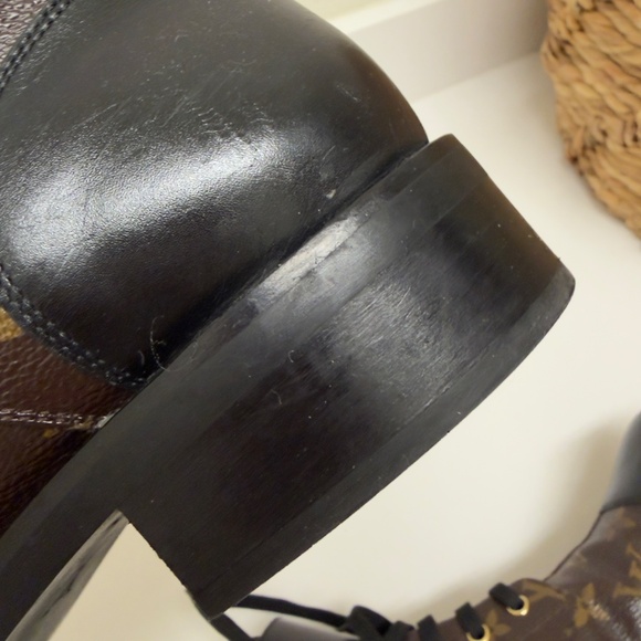 LOUIS VUITTON Woman Calfskin Monogram Wonderland Flat Ranger Boots Black. - Picture 12 of 16